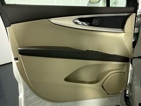 Used 2020 Lincoln Nautilus Premier w/ Equipment Group 101A image 18