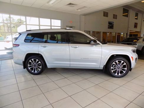 Used 2023 Jeep Grand Cherokee L Overland w/ MOPAR Finishing Package image 9