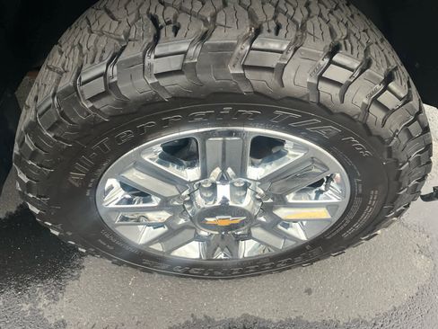 Used 2024 Chevrolet Silverado 2500 High Country w/ High Country Premium Package AWD/4WD image 7