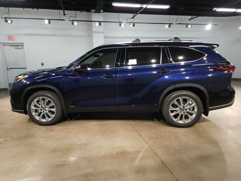 New 2026 Toyota Highlander Limited AWD/4WD image 4