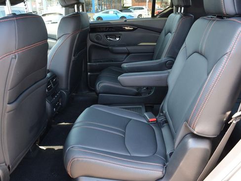 Used 2025 Honda Pilot TrailSport image 14