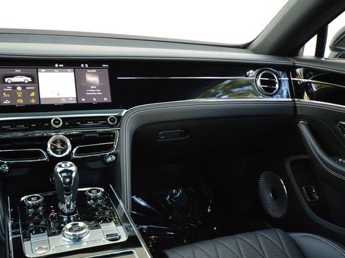 Used 2022 Bentley Flying Spur V8 image 34