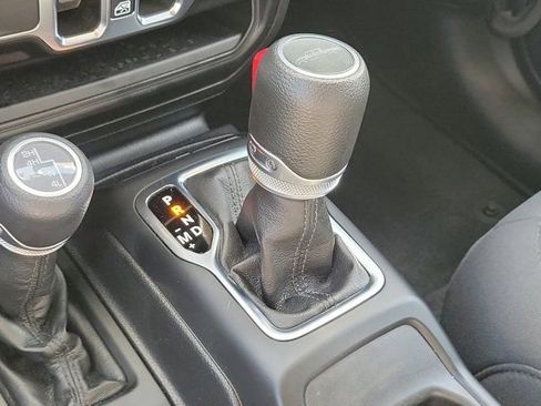 Used 2022 Jeep Gladiator Sport image 30