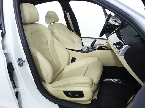 Used 2023 BMW 530e 530e iPerformance w/ Convenience Package image 19