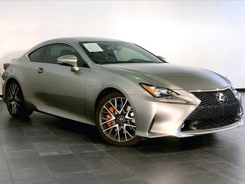 Used 2017 Lexus RC 200t image 2