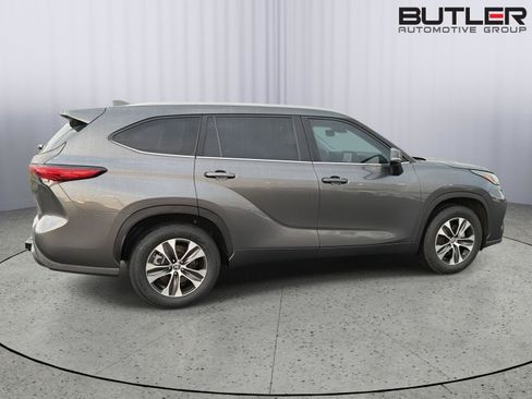 Used 2023 Toyota Highlander XLE FWD image 7