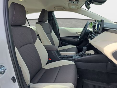 Used 2025 Toyota Corolla LE image 10