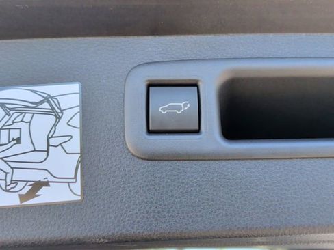 Used 2024 Toyota Highlander XLE FWD image 37