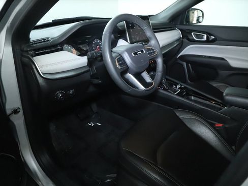Used 2025 Jeep Compass Limited AWD/4WD image 17