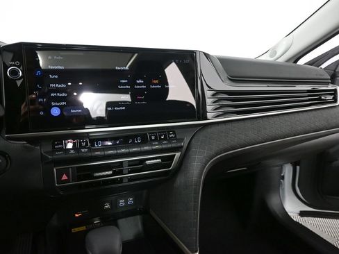 Used 2025 Toyota Camry XLE image 13