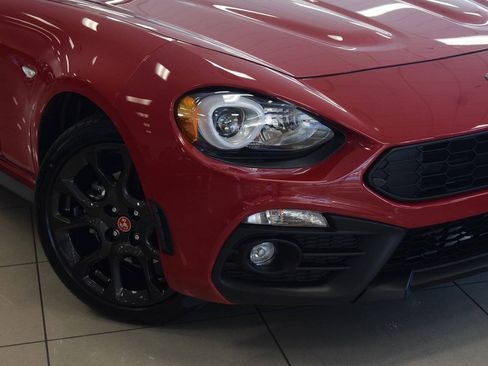 Used 2020 FIAT 124 Spider Abarth w/ Convenience Group RWD image 9