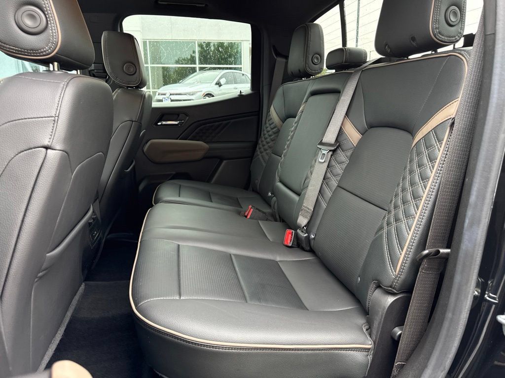 Used 2023 GMC Canyon Denali w/ Denali Black Edition AWD/4WD image 24