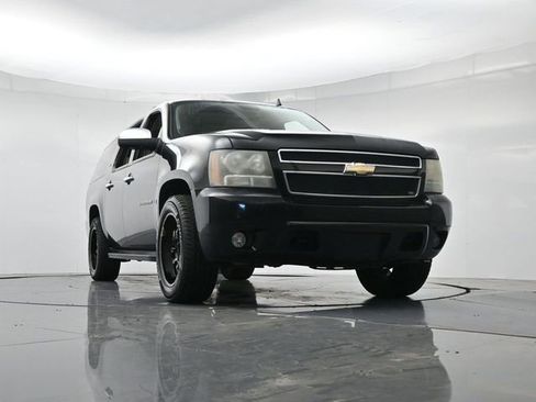 Used 2008 Chevrolet Suburban LTZ w/ LTZ Preferred Equipment Group AWD/4WD image 38