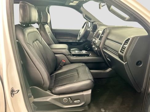 Used 2019 Ford Expedition Limited w/ Equipment Group 301A AWD/4WD image 19