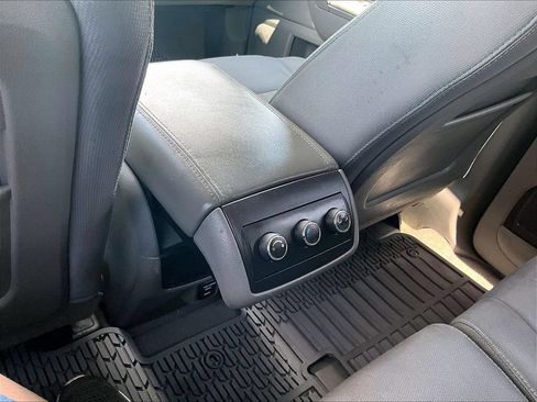 Used 2016 Chevrolet Traverse LT w/ Style and Technology Package FWD image 12