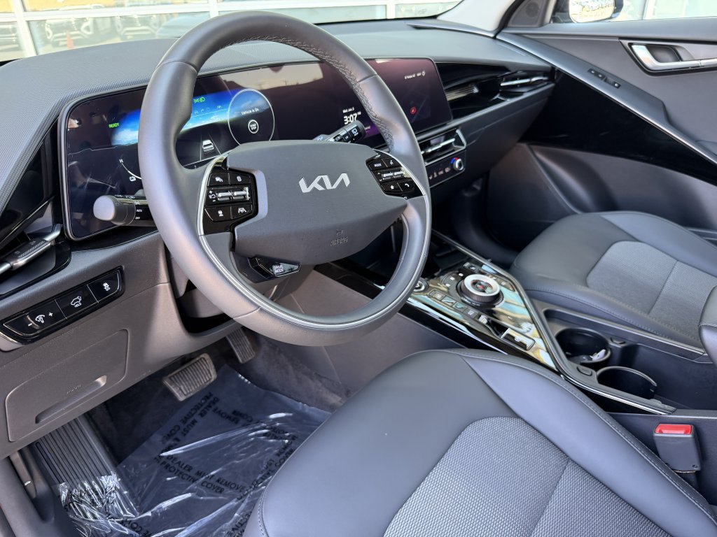 Used 2025 Kia Niro Wind FWD image 33
