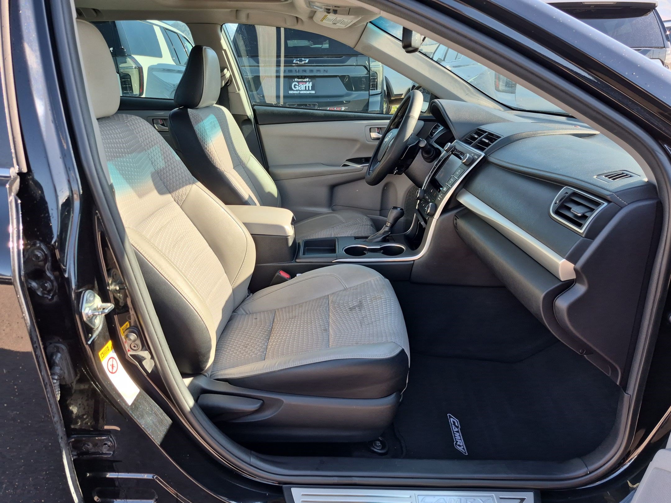 Used 2015 Toyota Camry SE w/ Moonroof Package FWD image 31