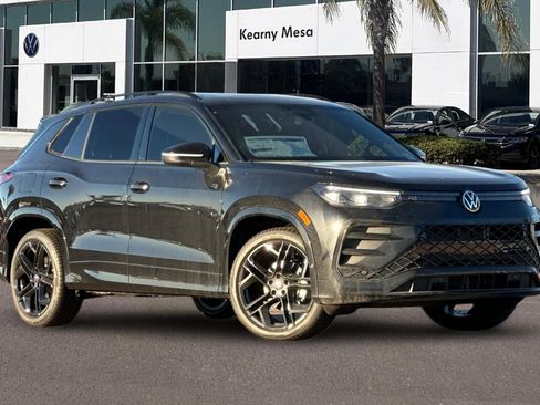 New 2026 Volkswagen Tiguan SE R-Line FWD image 2