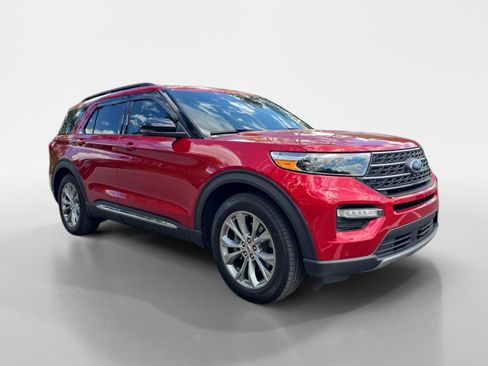 Used 2024 Ford Explorer XLT w/ Equipment Group 202A image 7