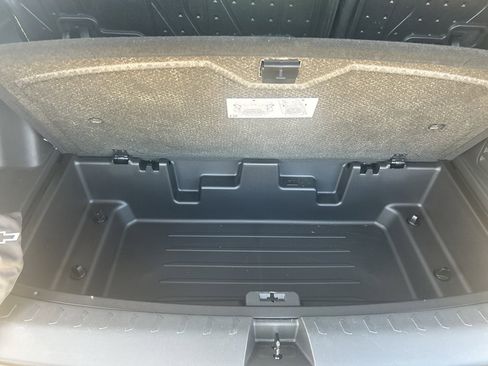 Used 2023 Chevrolet Traverse LT image 16