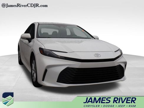 Used 2026 Toyota Camry LE FWD image 6