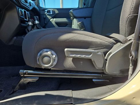 Used 2022 Jeep Wrangler Unlimited Sport image 27