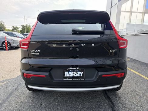 Certified 2024 Volvo XC40 B5 Plus w/ Climate Package AWD/4WD image 7
