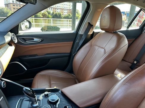 Used 2019 Alfa Romeo Giulia AWD image 11