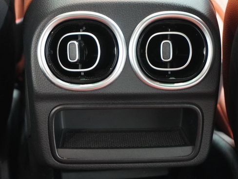 Used 2025 Mercedes-Benz C 300 Sedan image 32