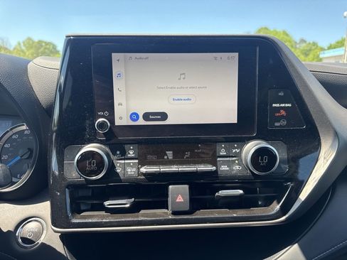 Used 2023 Toyota Highlander LE image 17