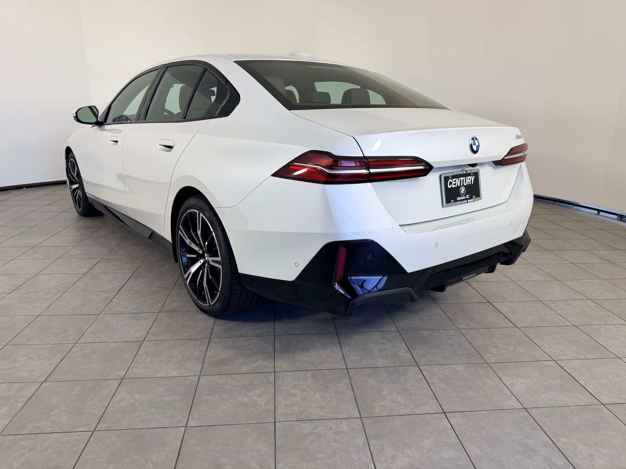 Used 2026 BMW 530i w/ M Sport Package RWD image 3
