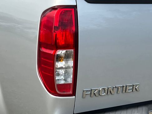 Used 2016 Nissan Frontier SV image 32