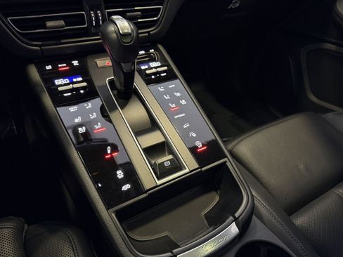 Certified 2023 Porsche Macan S image 19