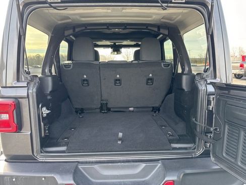 Used 2025 Jeep Wrangler Sahara image 9