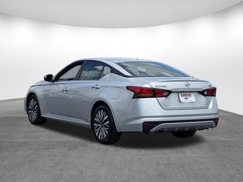 Used 2024 Nissan Altima 2.5 SV FWD image 6