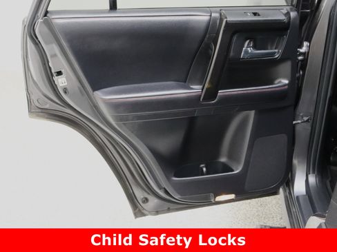 Certified 2019 Toyota 4Runner TRD Off-Road Premium image 27