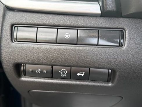 Used 2025 Nissan Rogue SV AWD/4WD image 23