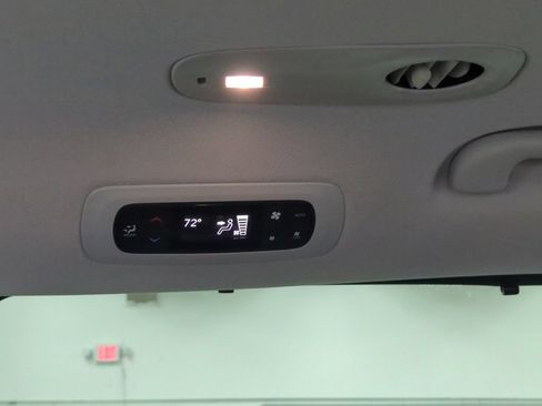 Used 2023 Chrysler Pacifica Touring-L FWD image 27