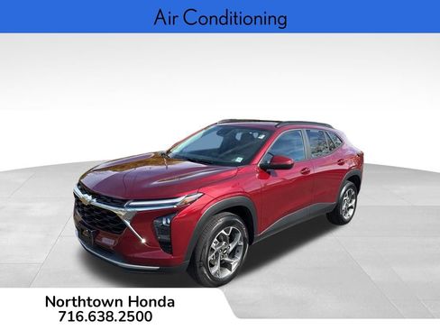 Used 2024 Chevrolet Trax LT w/ Sunroof Package image 9