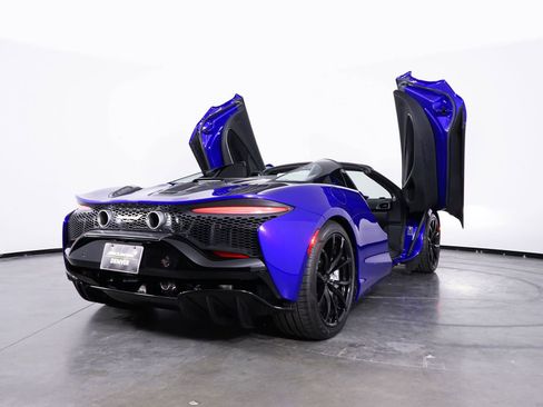 New 2025 McLaren Artura image 29