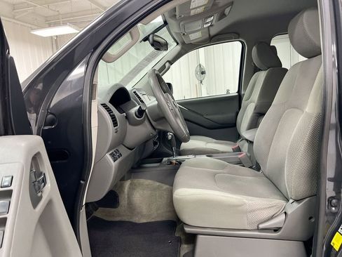 Used 2014 Nissan Frontier SV w/ SV Value Truck Package AWD/4WD image 19