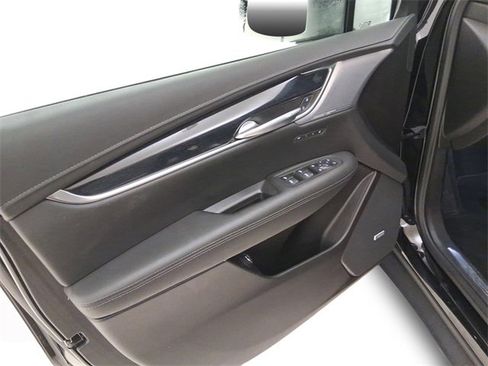 Used 2025 Cadillac XT5 Premium Luxury image 13