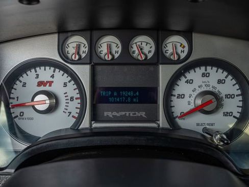 Used 2010 Ford F150 Raptor image 11