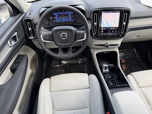 Certified 2023 Volvo XC40 B5 Plus w/ Protection Package Premier image 13