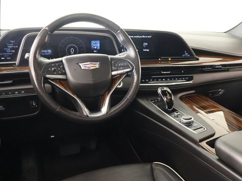Used 2022 Cadillac Escalade Premium Luxury AWD/4WD image 2