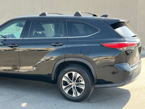 Used 2020 Toyota Highlander XLE FWD image 7