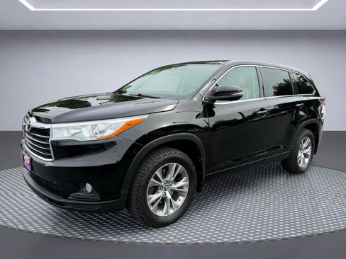 Used 2016 Toyota Highlander Plus AWD/4WD image 1