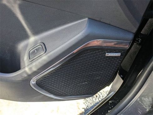 Used 2025 GMC Acadia Elevation image 13