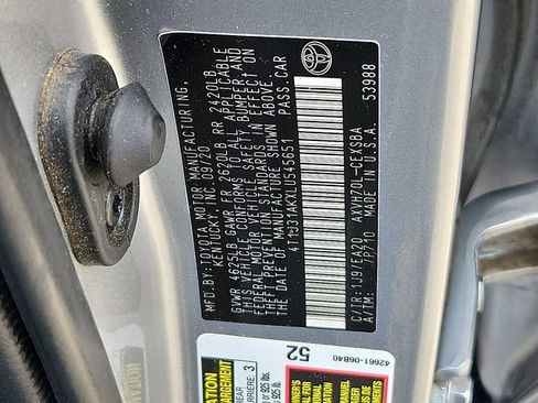 Used 2020 Toyota Camry SE w/ Sunroof Package FWD image 26