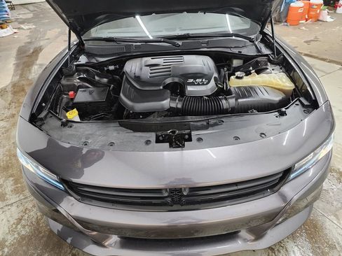 Used 2019 Dodge Charger SXT image 38